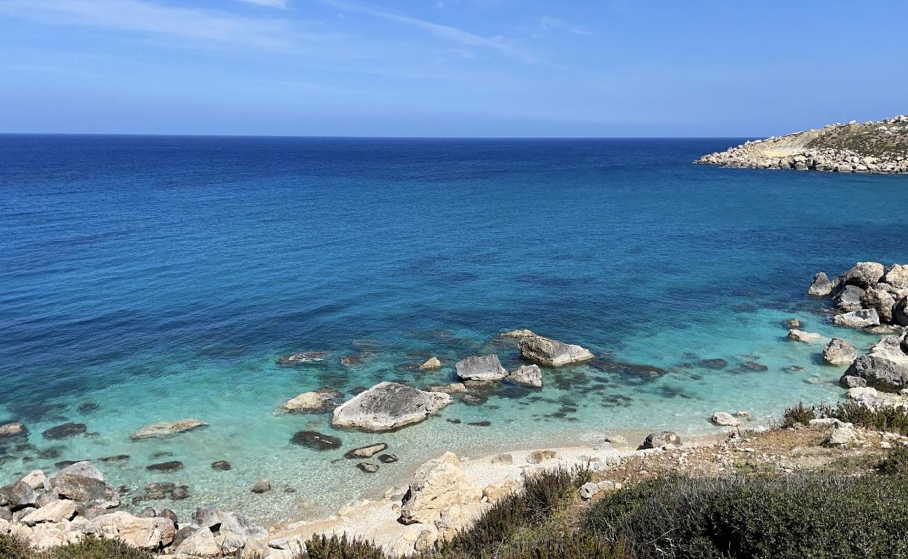 Photo de Imgiebah Bay avec sable brillant et rochers de surface