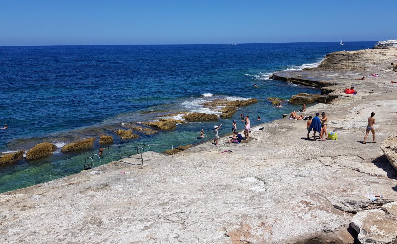 Photo de Qui-Si-Sana Beach avec terrain rocheux de surface