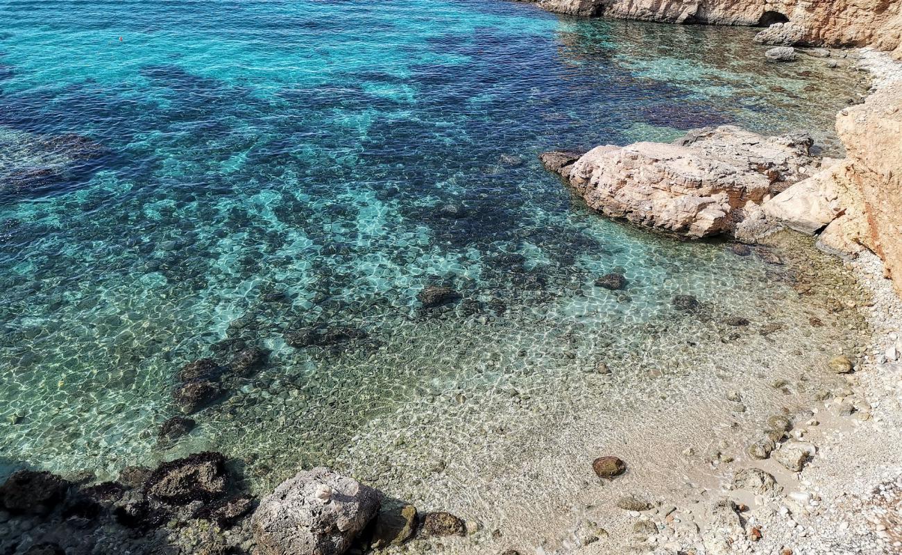 Photo de Blue Lagoon Beach avec sable beige & pierres de surface