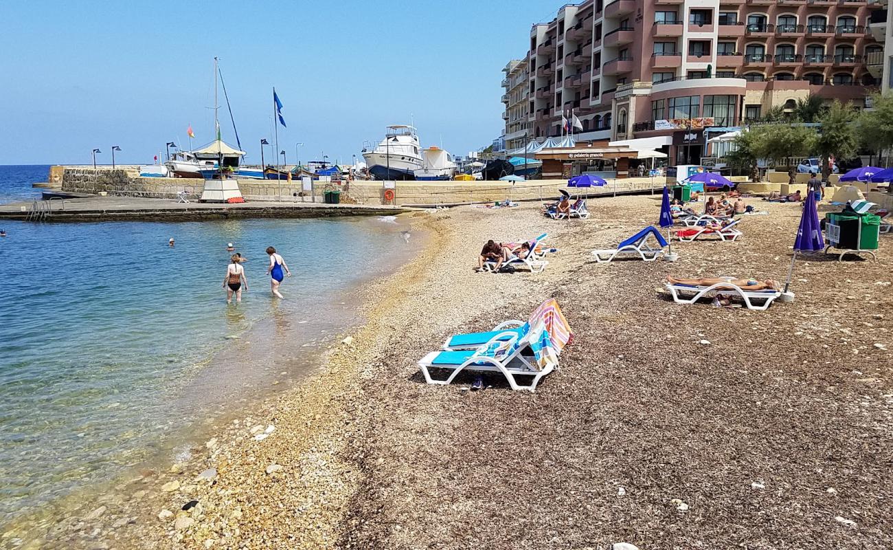 Photo de Marsalforn Beach avec caillou fin clair de surface