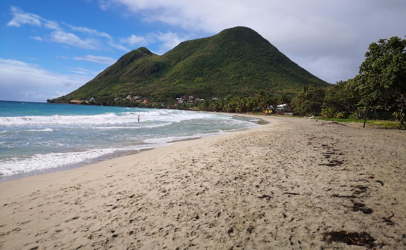 Photo de Le Diamant beach avec sable coquillé beige de surface