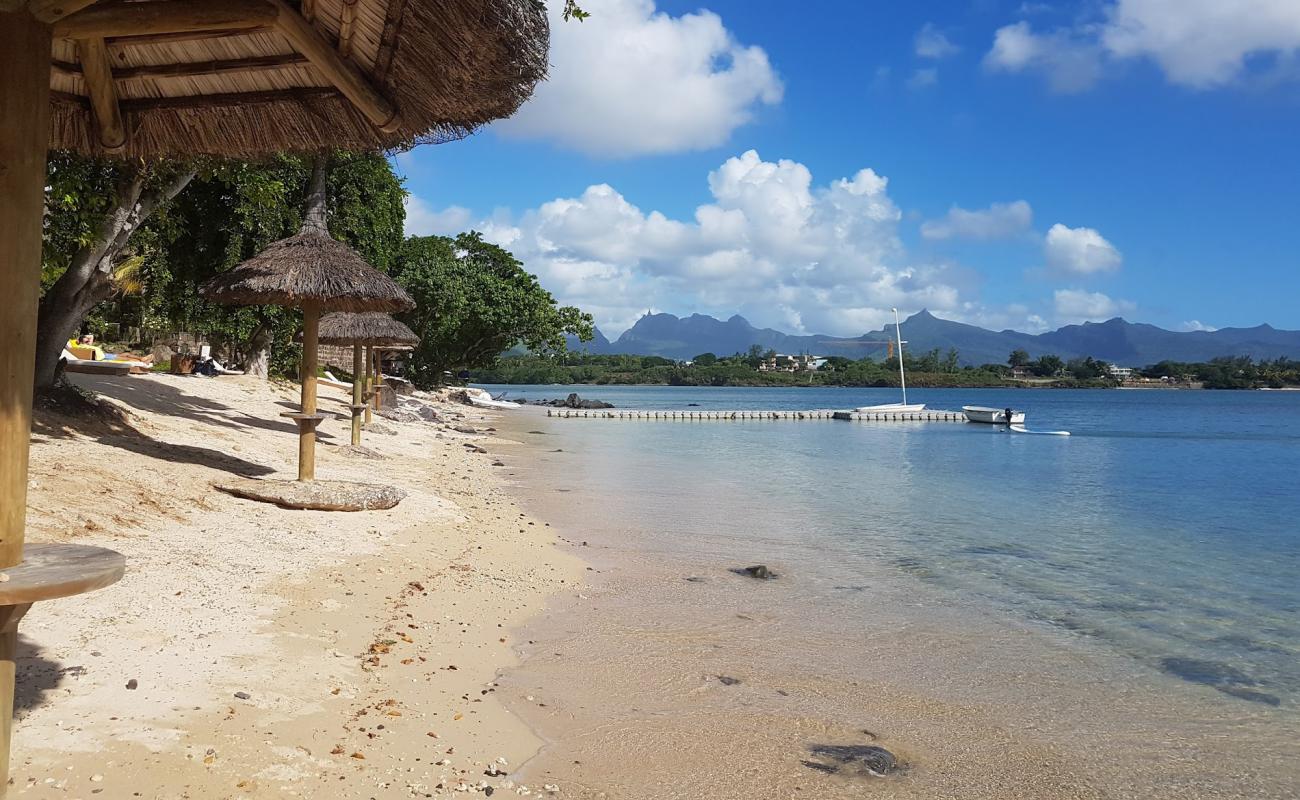 Photo de Angsana Balaclava Mauritius avec sable beige & galets de surface