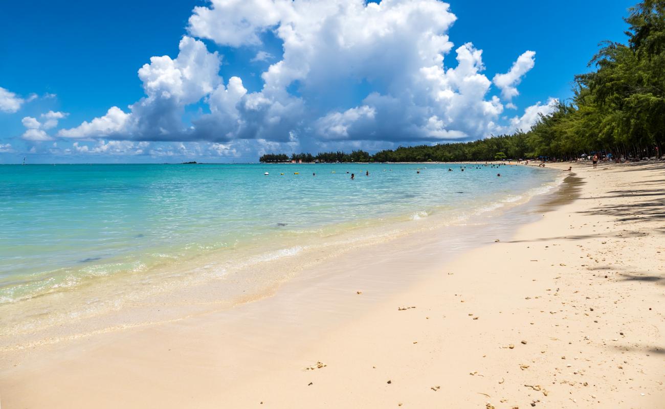 Photo de Plage de Mont Choisy avec sable lumineux de surface