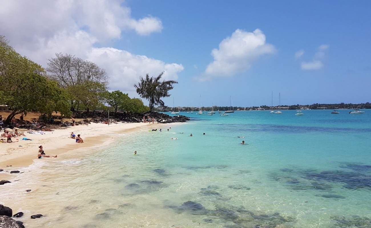 Photo de La Cuvette Beach avec sable beige de surface
