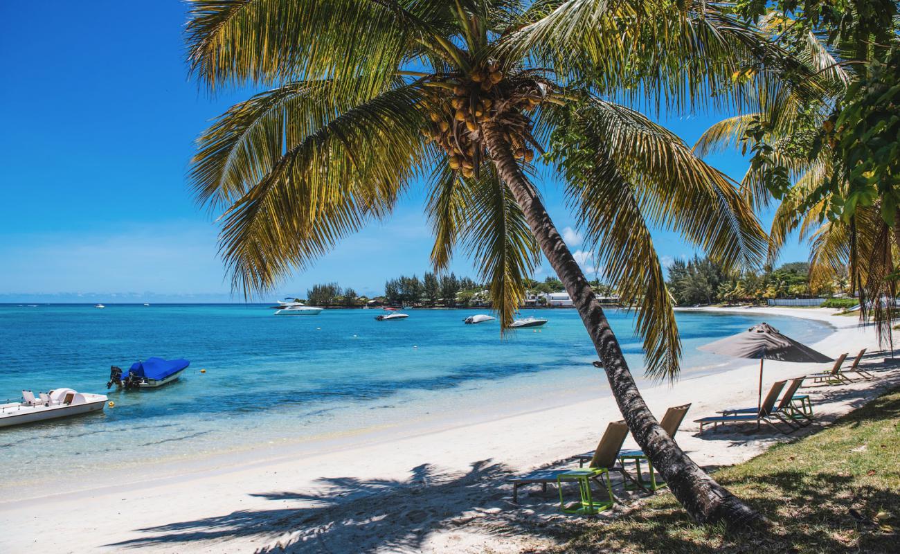 Photo de CocoNuts Resot Beach avec sable beige de surface