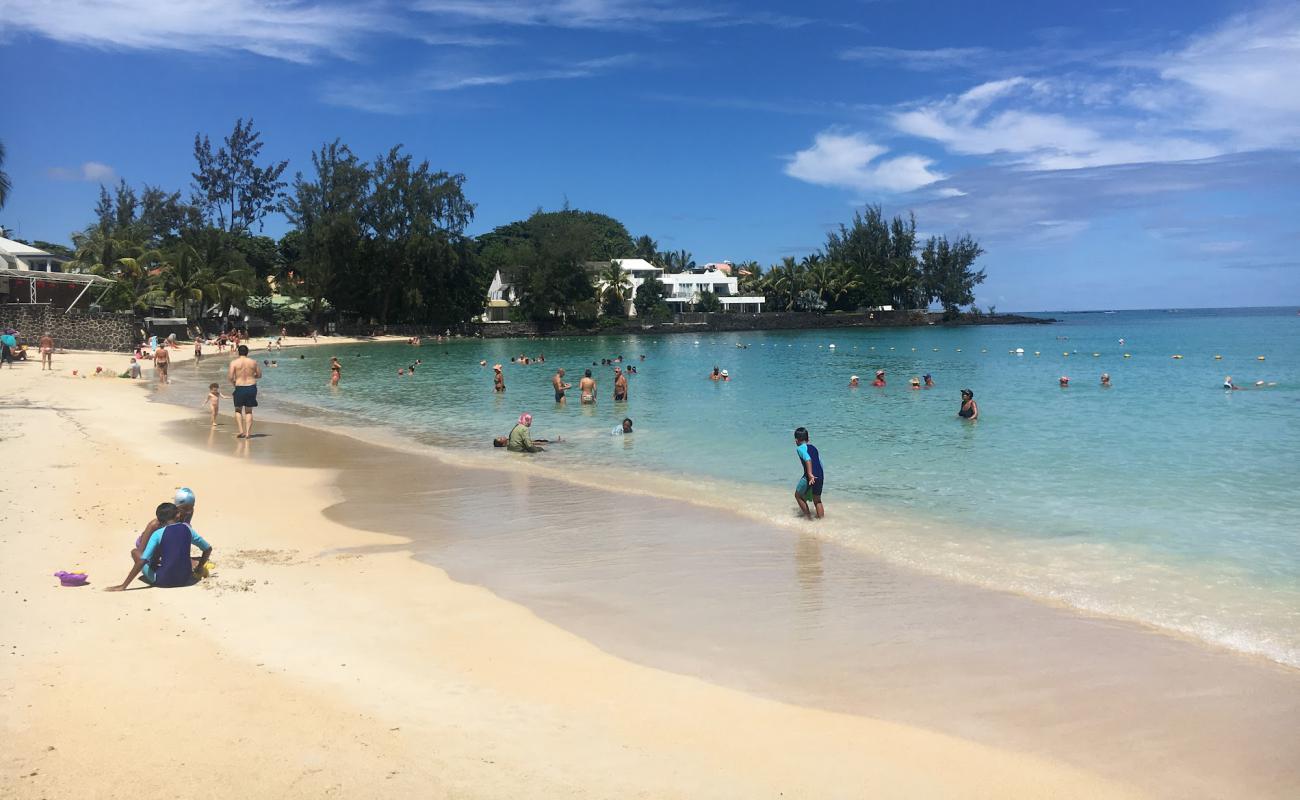 Photo de Pereybere Beach avec sable lumineux de surface