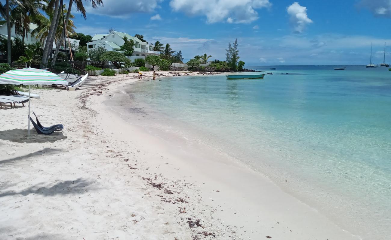 Photo de La Pelouse Beach avec sable blanc de surface