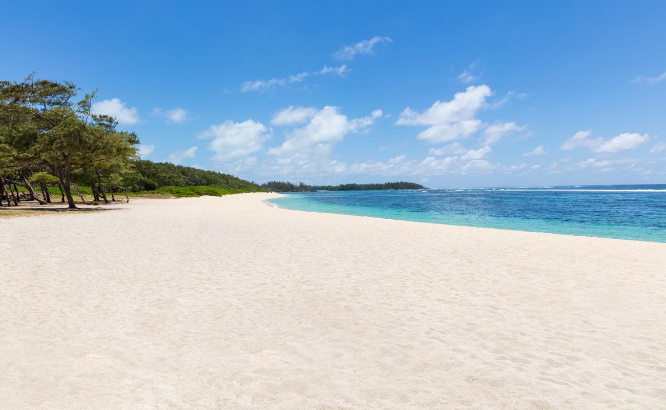 Photo de La Cambuse Beach avec sable lumineux de surface