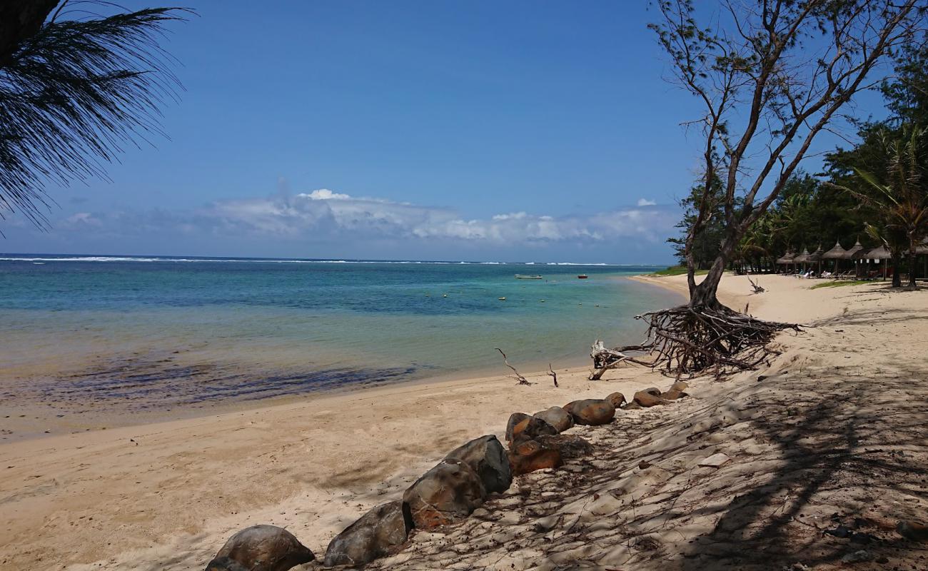 Photo de Bel Ombre II Beach avec sable beige de surface