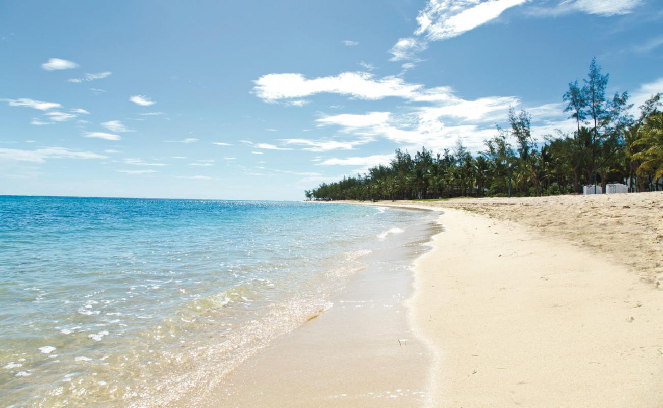 Photo de Tamarin Beach II avec sable fin et lumineux de surface