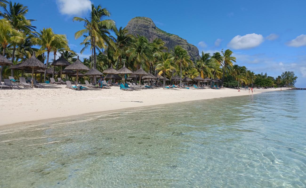 Photo de Paradis Hotel Beach avec sable lumineux de surface