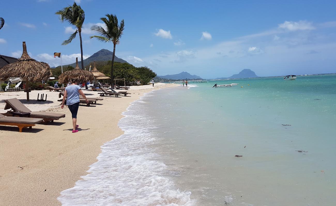Photo de Maradiva Beach avec sable beige fin de surface
