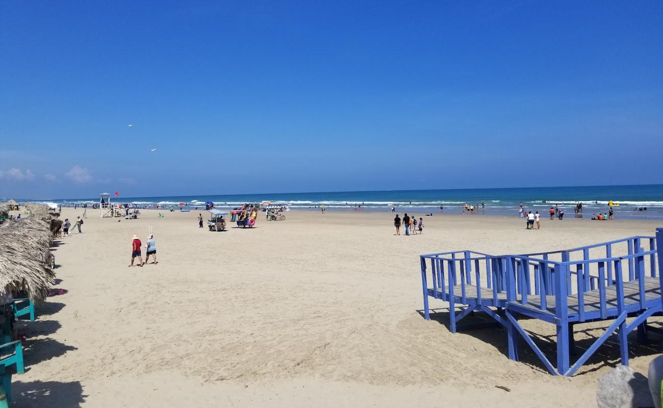 Photo de Plage de Miramar avec sable beige fin de surface