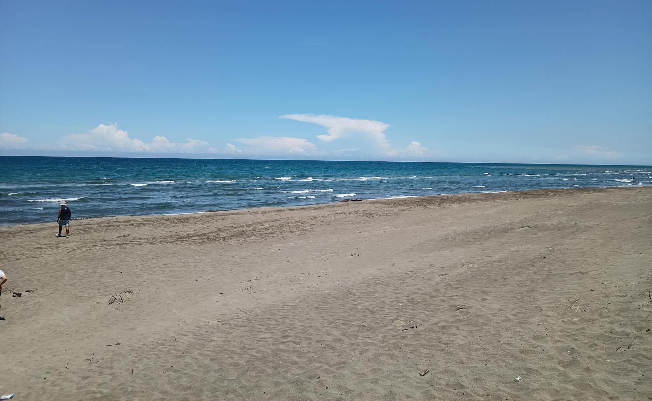 Photo de Playa Barra Nueva avec sable beige de surface