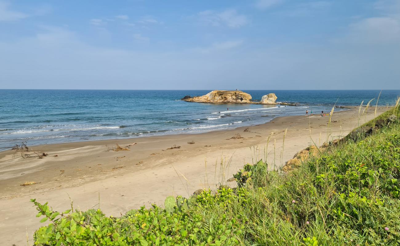 Photo de Playa Munecos avec sable beige de surface