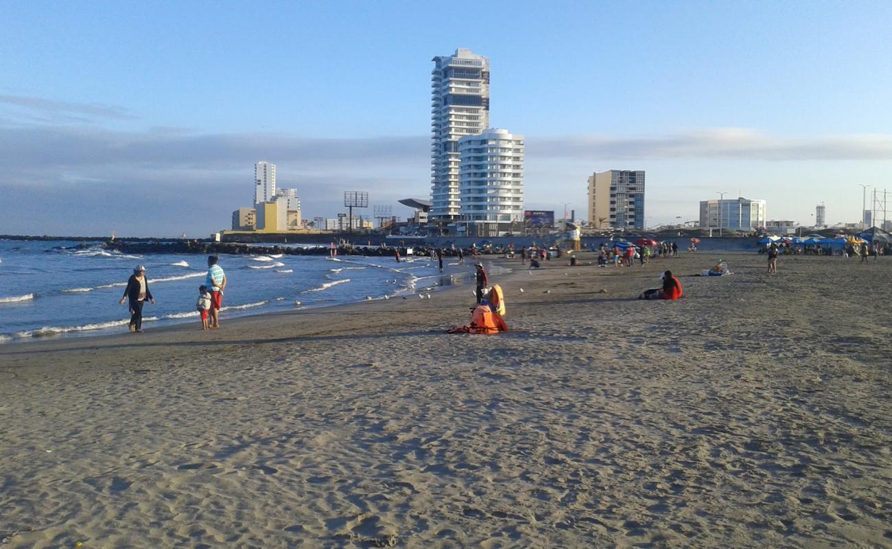 Photo de Playa la Bamba avec sable beige de surface
