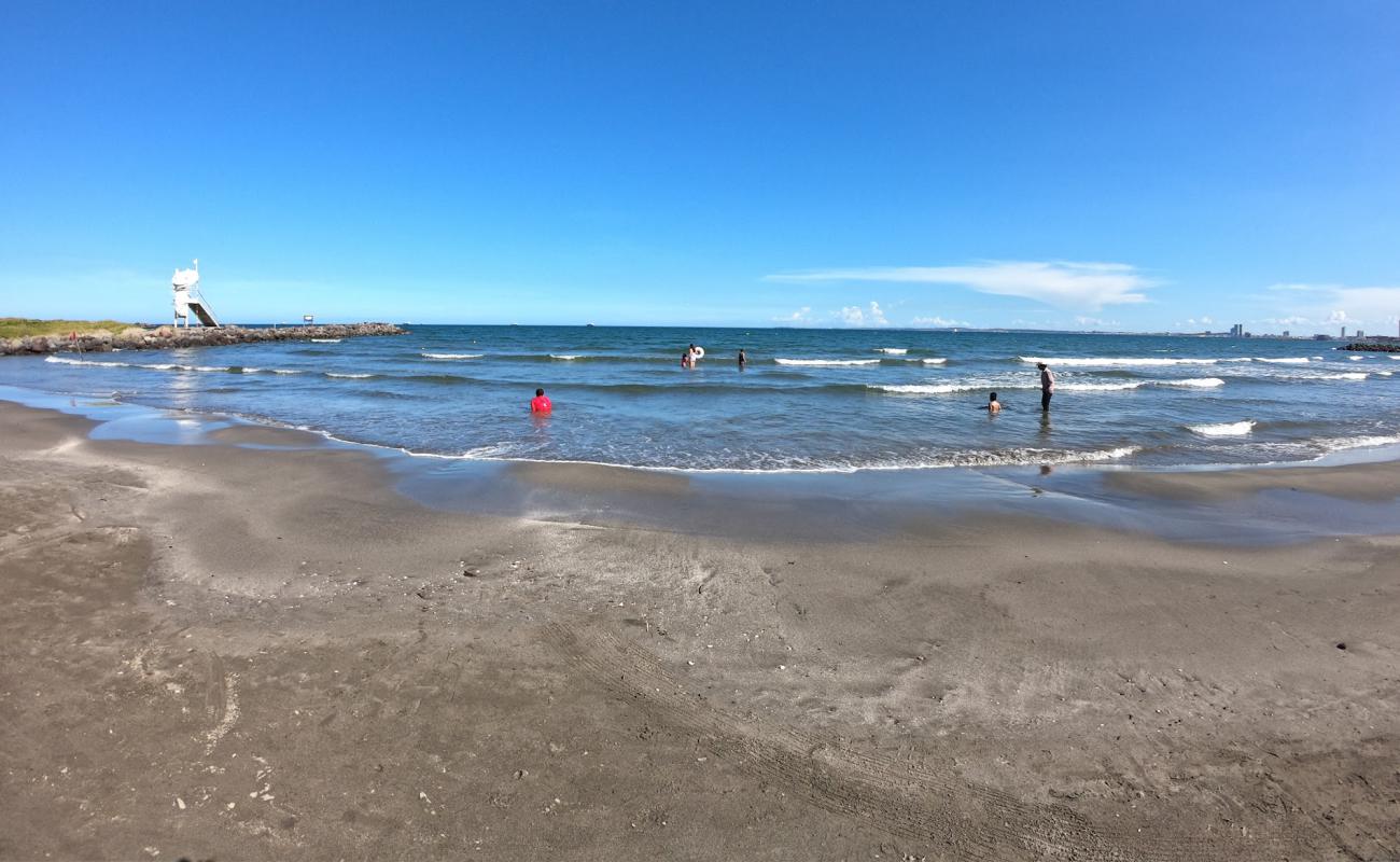 Photo de Playa Mocambo avec sable beige de surface