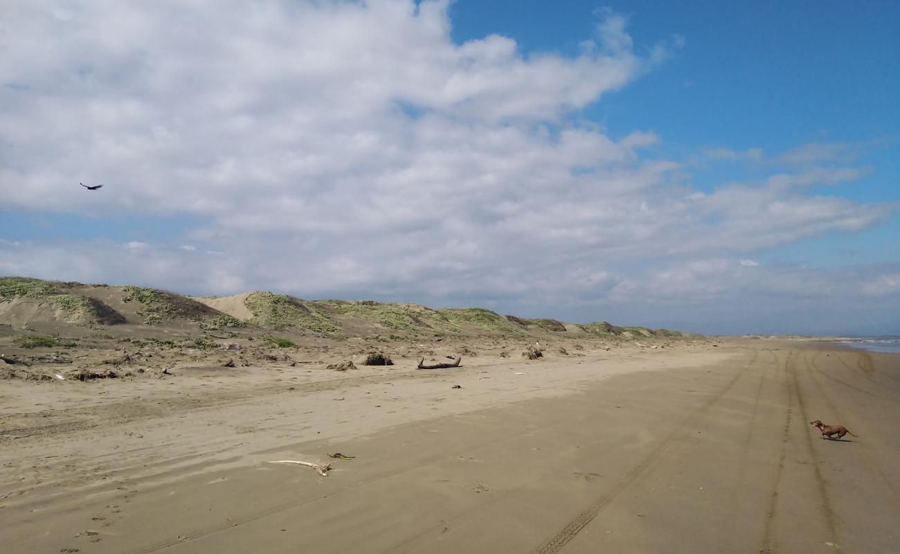 Photo de Playa las dunas avec sable lumineux de surface