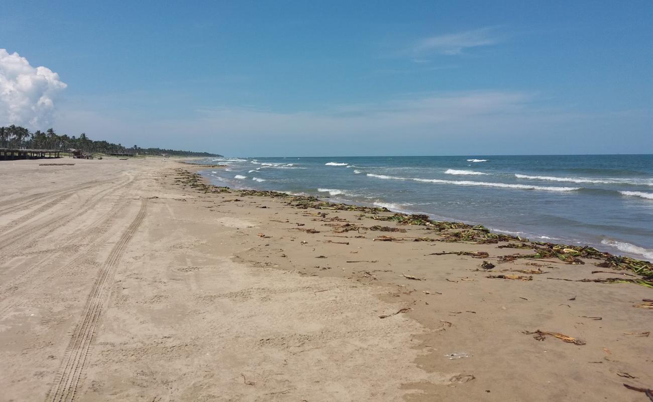 Photo de Playa el Caracol avec sable lumineux de surface