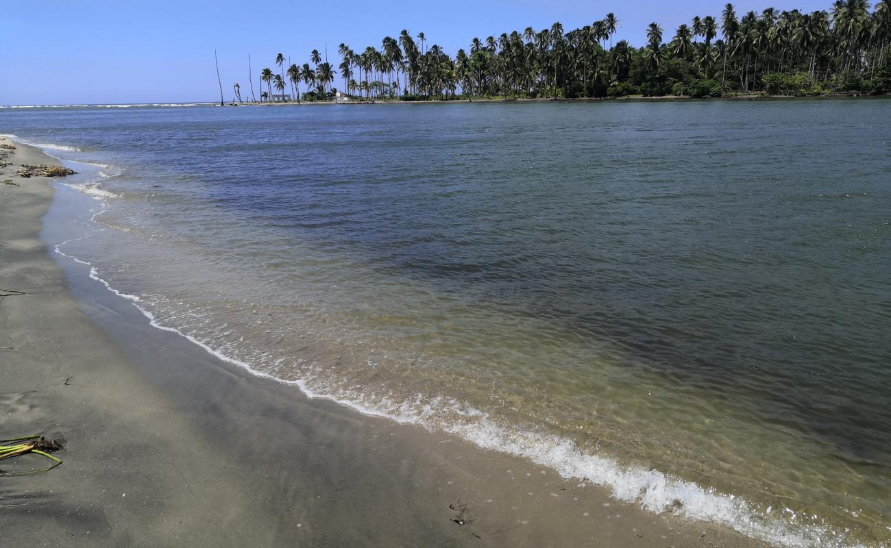 Photo de Playa Paraiso avec sable lumineux de surface