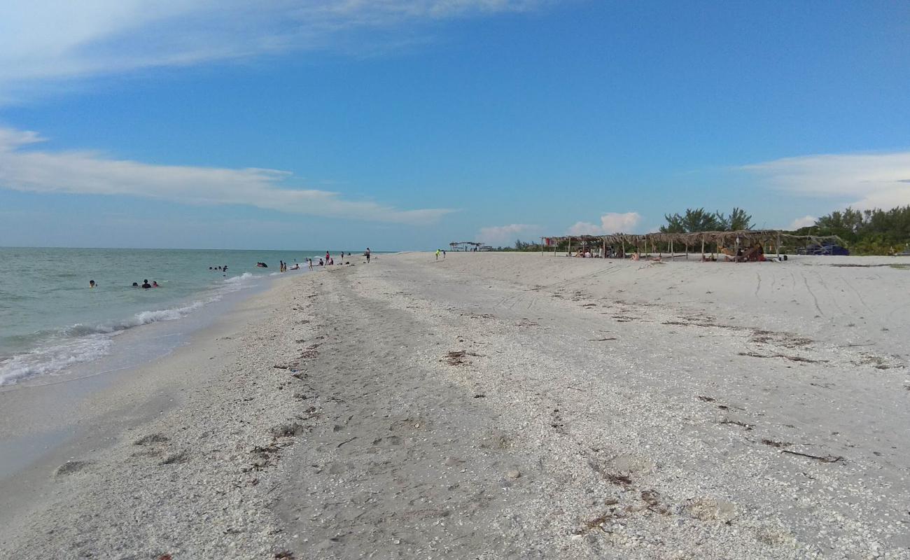 Photo de Playa Isla Aguada avec sable beige de surface