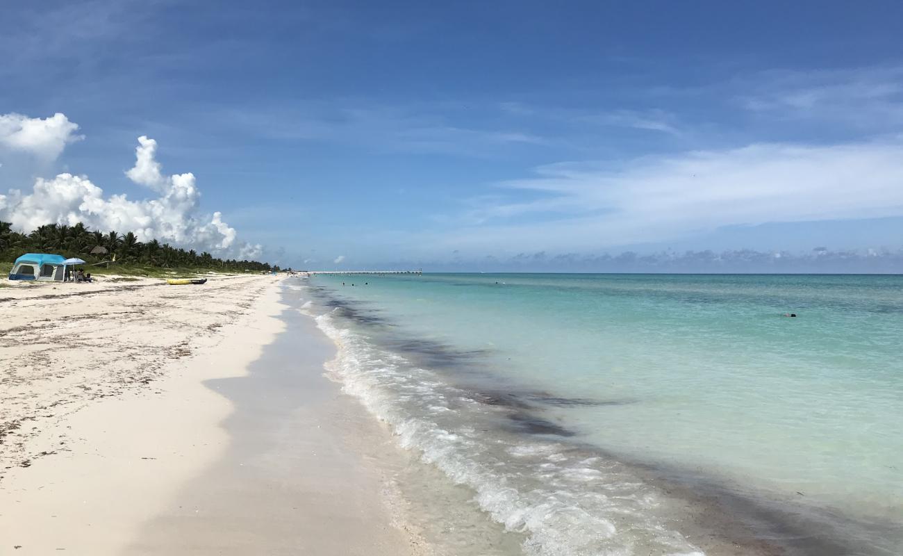 Photo de Playa El Cuyo avec sable beige de surface