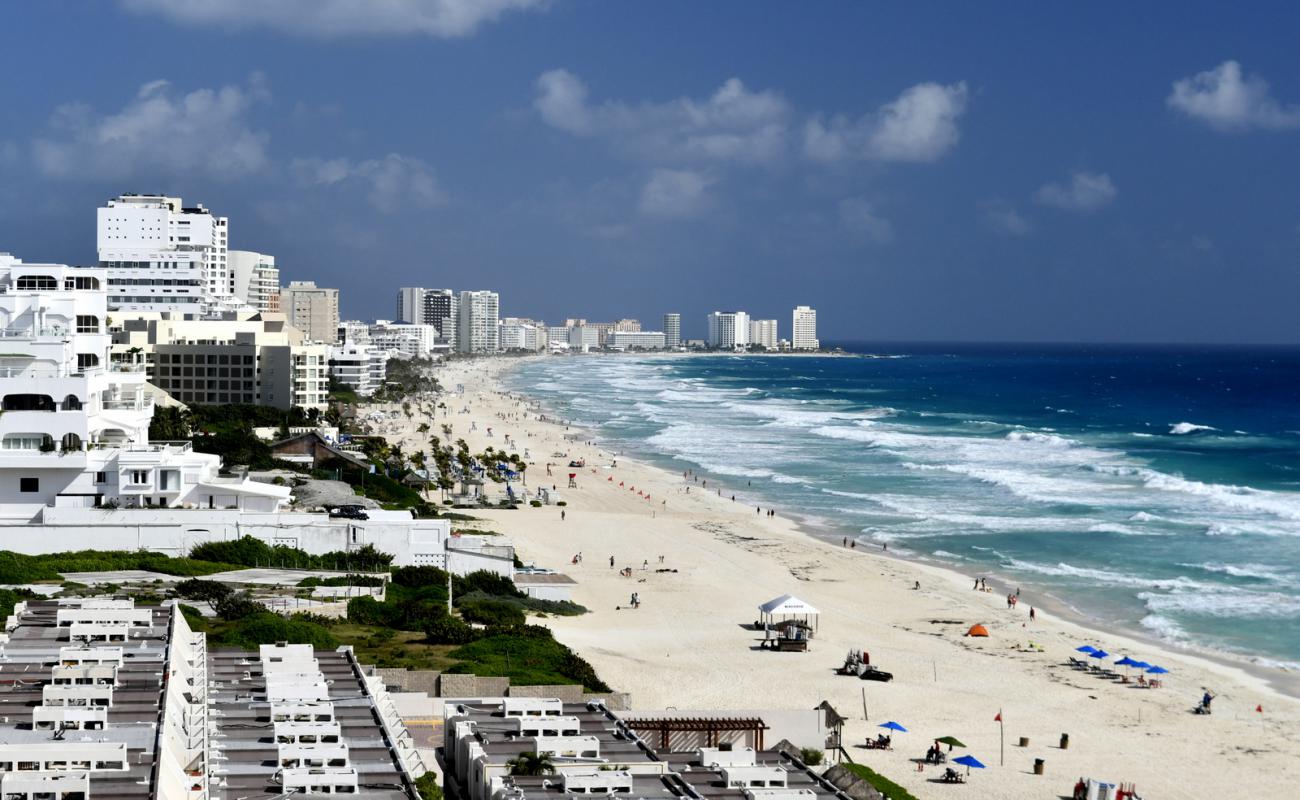 Photo de Plage Marlin avec sable fin et lumineux de surface