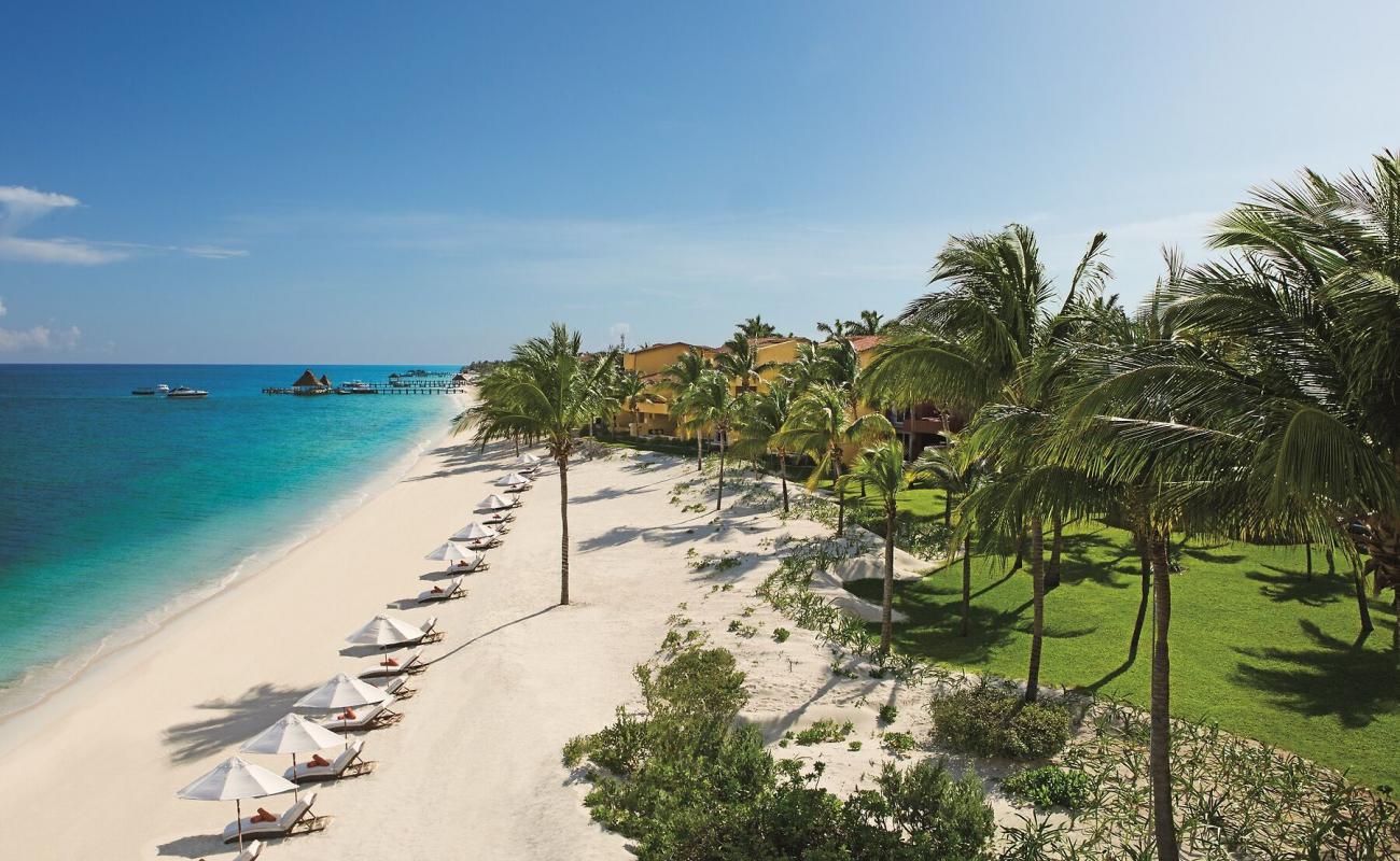 Photo de Bahia Petempich beach avec sable beige fin de surface