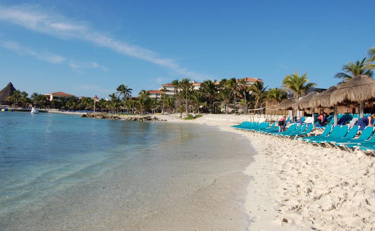 Photo de Catalonia Yucatan beach avec sable lumineux de surface