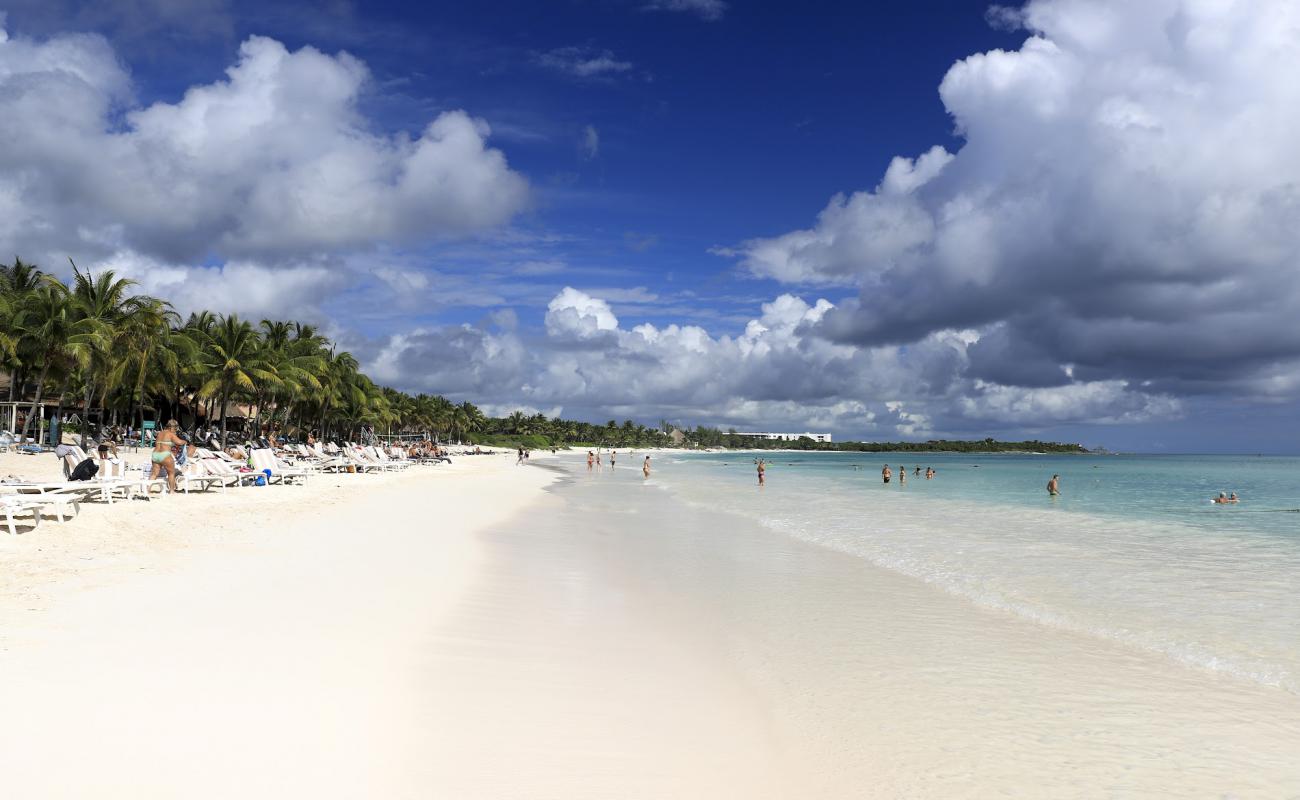 Photo de Plage de Xpu-Ha avec sable fin blanc de surface