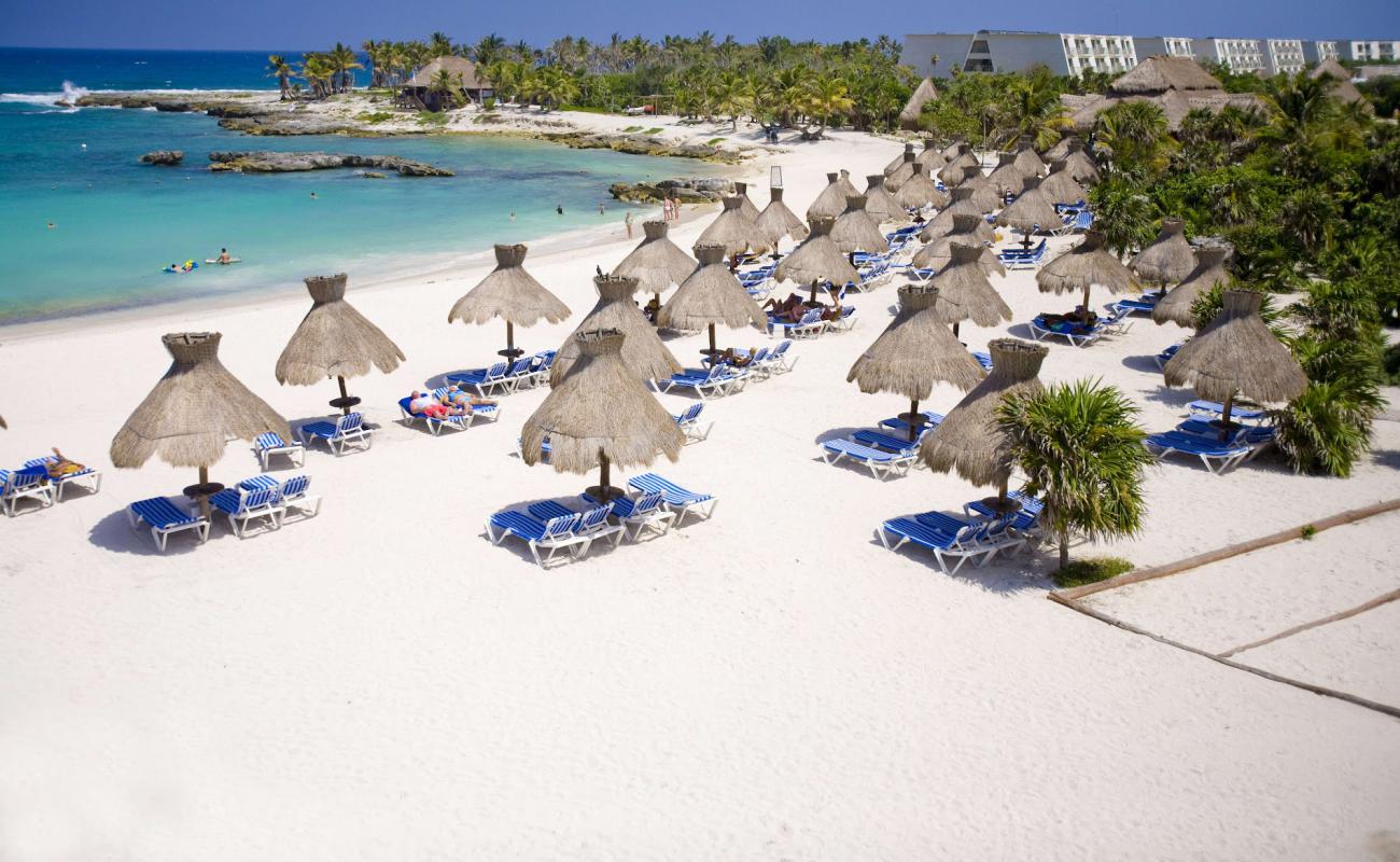 Photo de Plage Grand Sirenis avec sable beige fin de surface