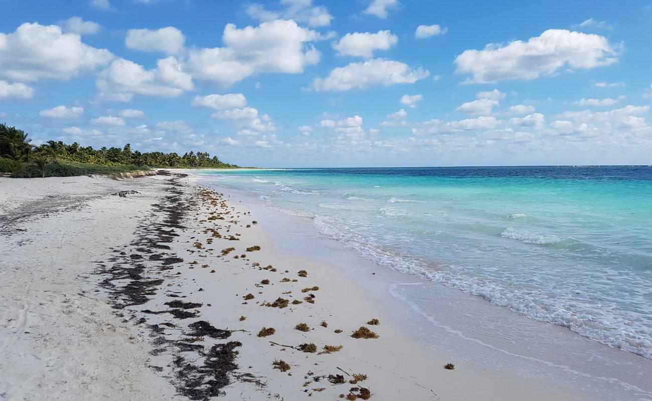 Photo de Mukan beach avec sable lumineux de surface