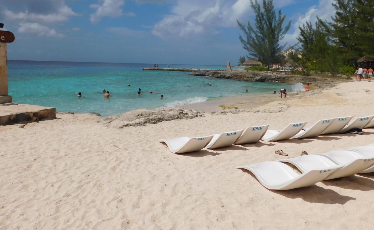 Photo de Playa San Juan Cozumel avec sable beige fin de surface