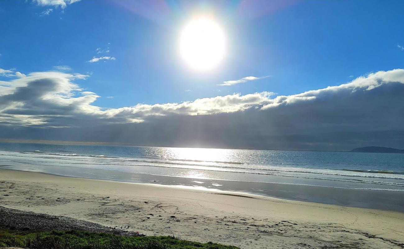 Photo de Playa los Buenos avec sable brun de surface