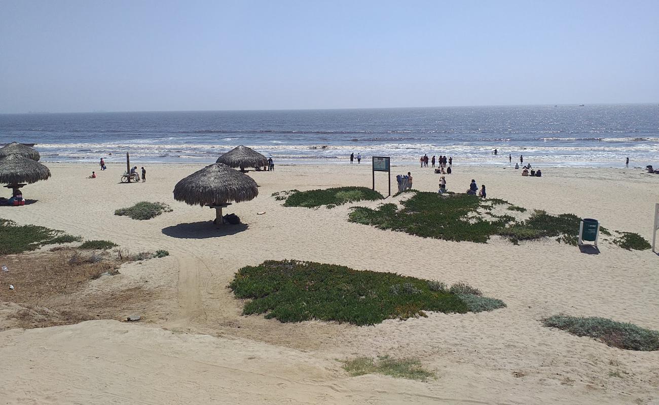Photo de Playa Hermosa avec sable beige de surface