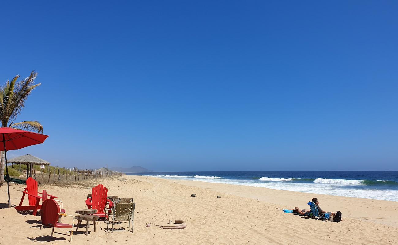 Photo de Playa la Pastora avec sable fin brun de surface