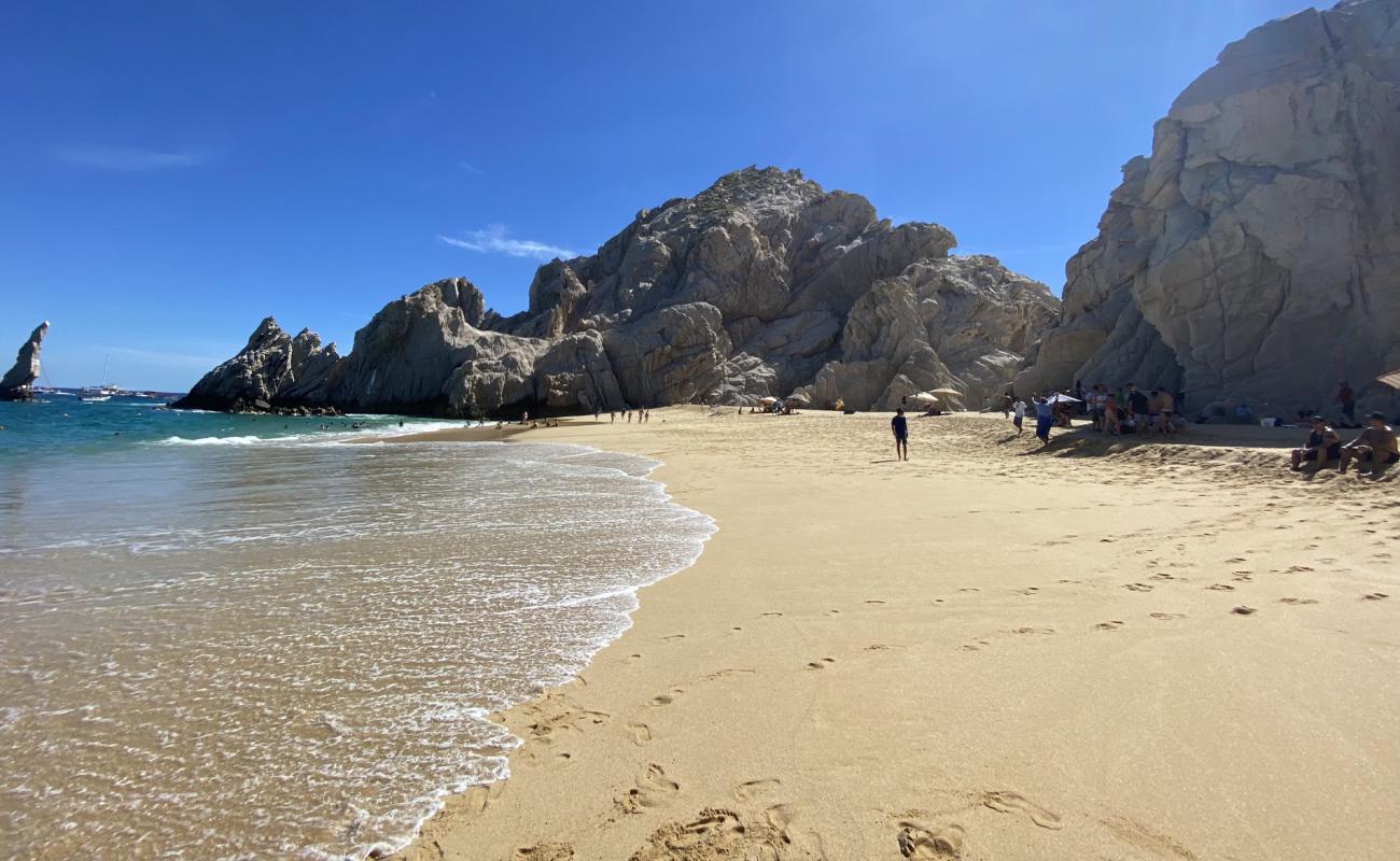 Photo de Playa de los Amantes avec sable beige fin de surface