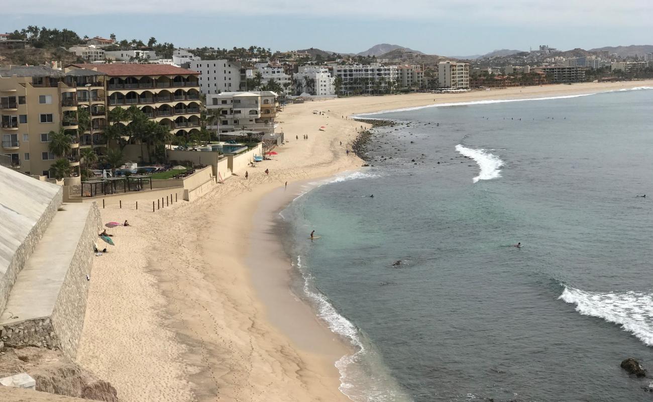 Photo de Playa Acapulquito avec sable fin et lumineux de surface