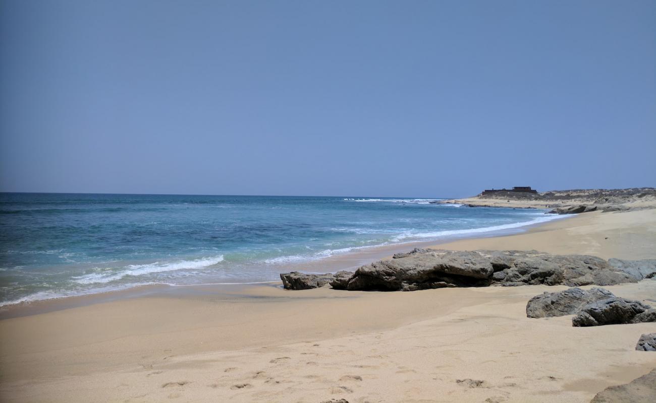 Photo de Playa Santa Agueda avec sable beige de surface