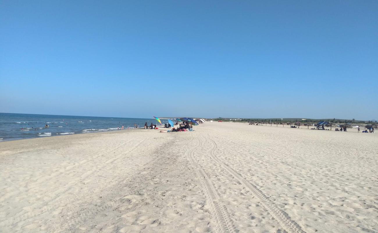 Photo de Playa La Ribera avec sable lumineux de surface