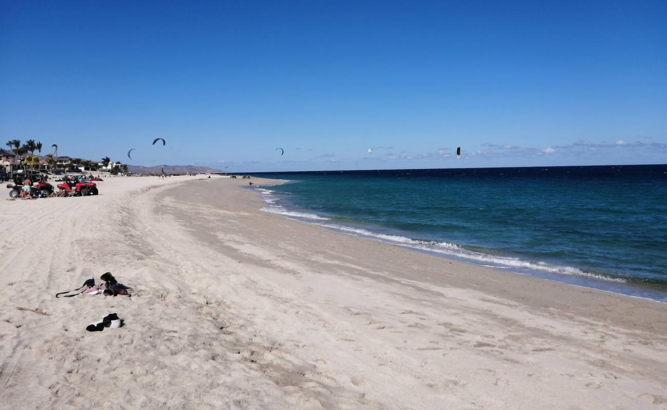 Photo de Playa Los Barriles avec sable fin et lumineux de surface