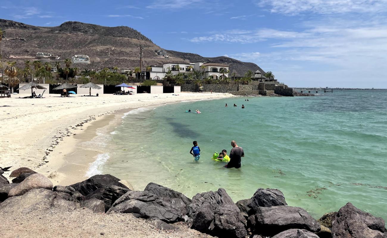 Photo de Playa El Caimancito avec sable beige fin de surface