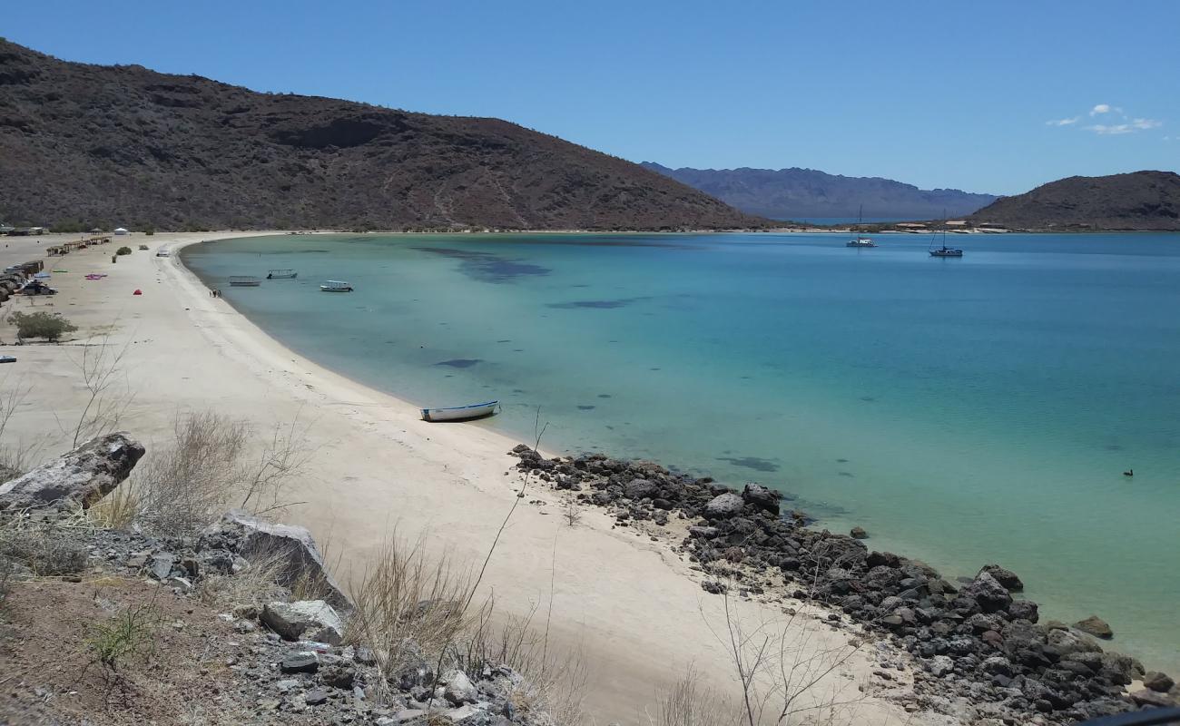 Photo de Playa La Escondida avec sable beige de surface