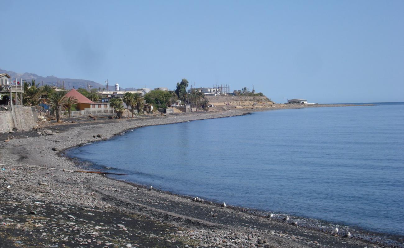 Photo de Playa Santa Rosalia avec galets noirs de surface