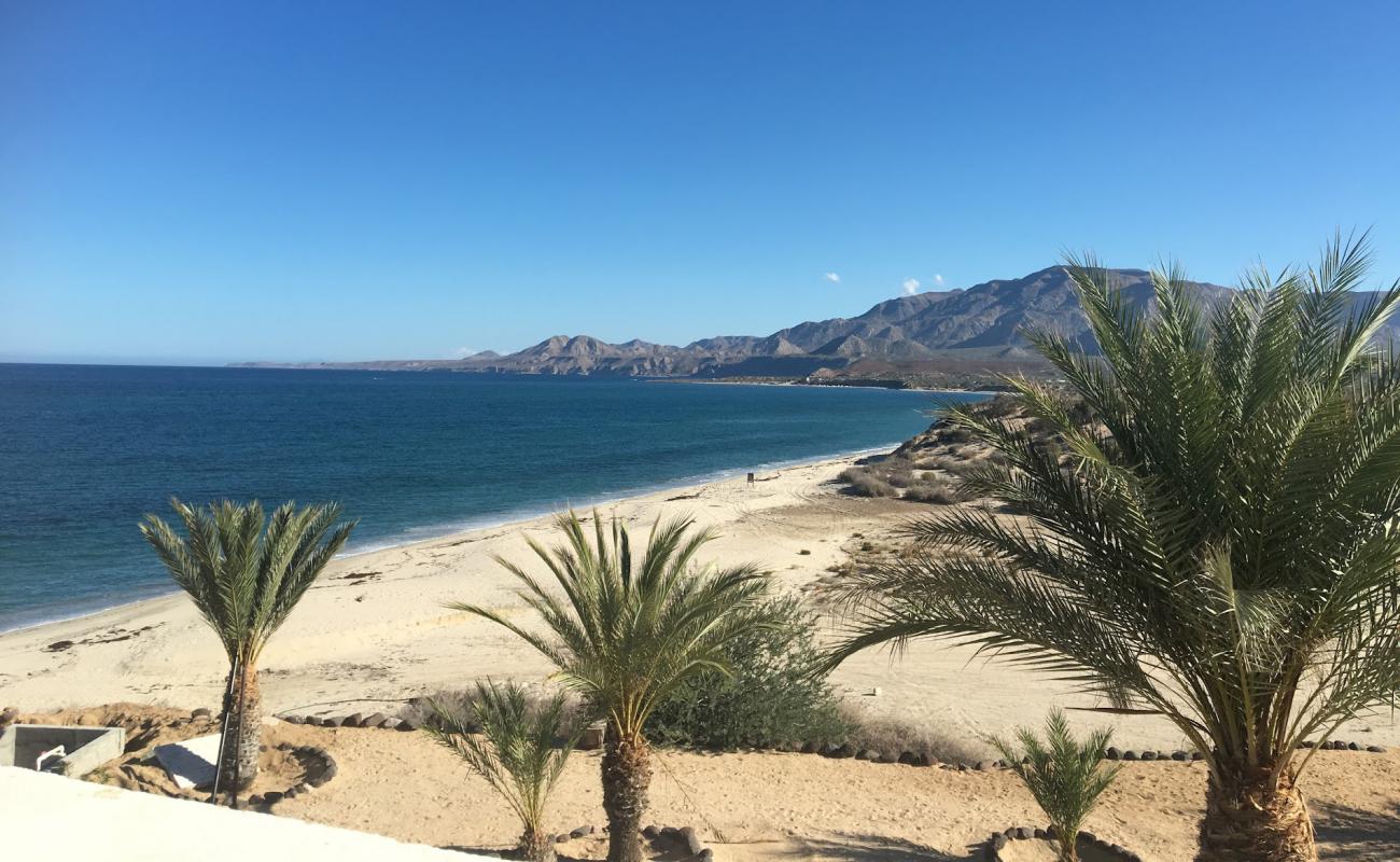 Photo de Playa Rancho El Barril avec sable beige fin de surface
