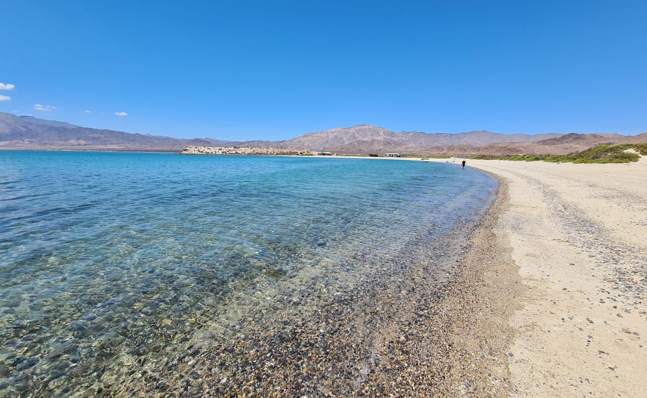 Photo de Playa La Gringa avec petits galets gris de surface