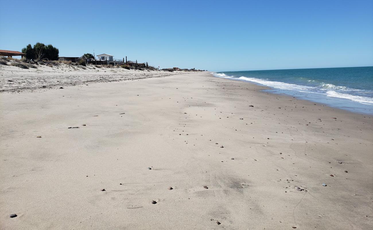 Photo de Playa Rancho Anita avec sable gris de surface