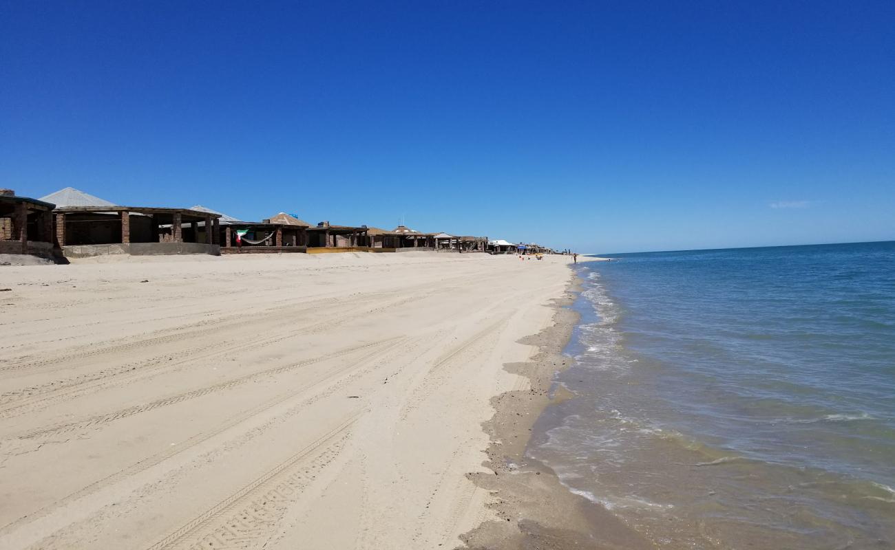 Photo de Playa Hermosa avec sable beige de surface