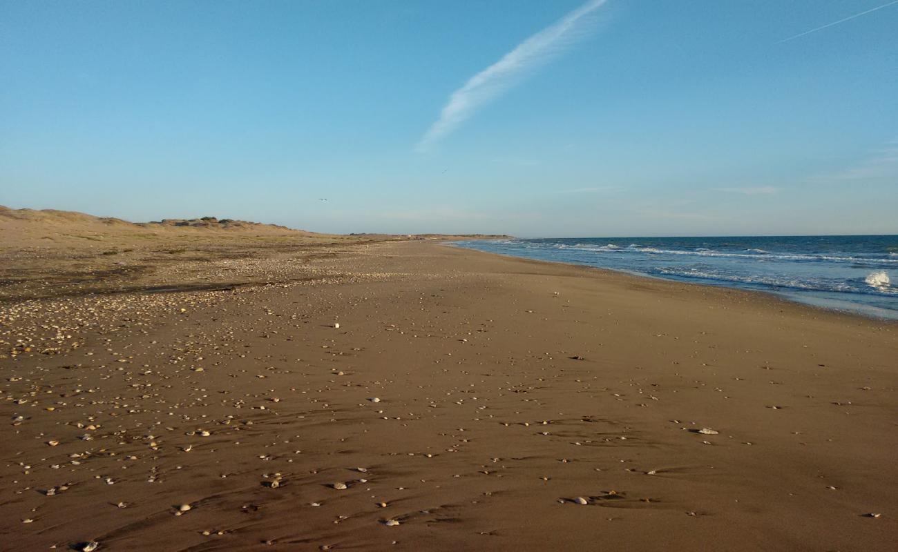 Photo de El Siaric beach avec sable gris de surface