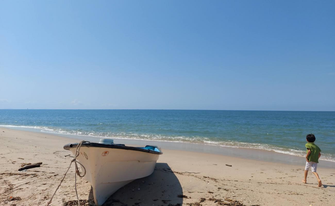 Photo de Camahuiroa beach avec sable beige fin de surface